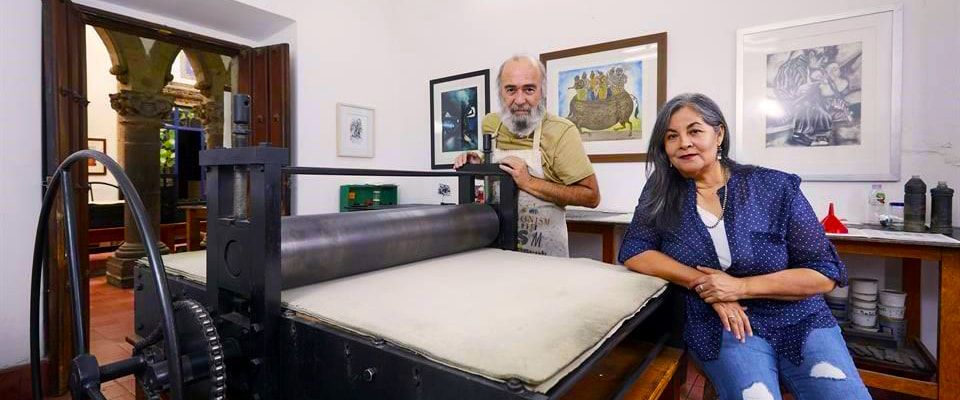 Sergio Ruiz y Raquel Guerrero en el taller Guacha Bato